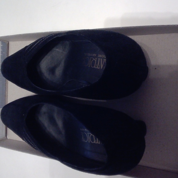 WOMEN'S BLACK SUEDE HEELED SHOES - Picture 2 of 7